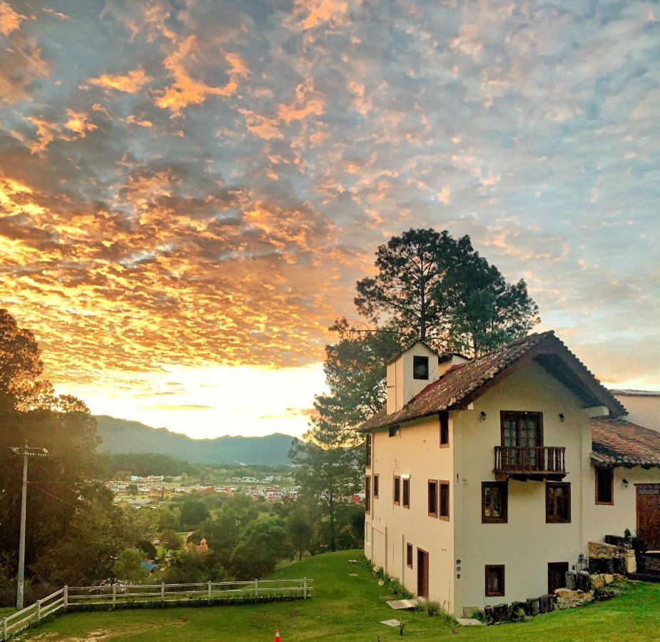 Отель Cortijo La Casona Сан-Кристобаль-де-Ла-Касас Экстерьер фото