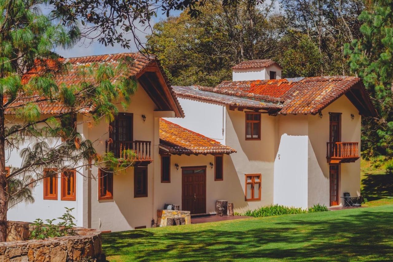Отель Cortijo La Casona Сан-Кристобаль-де-Ла-Касас Экстерьер фото