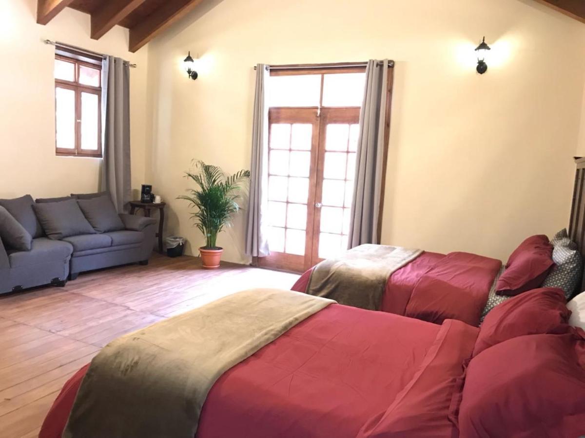 Отель Cortijo La Casona Сан-Кристобаль-де-Ла-Касас Экстерьер фото
