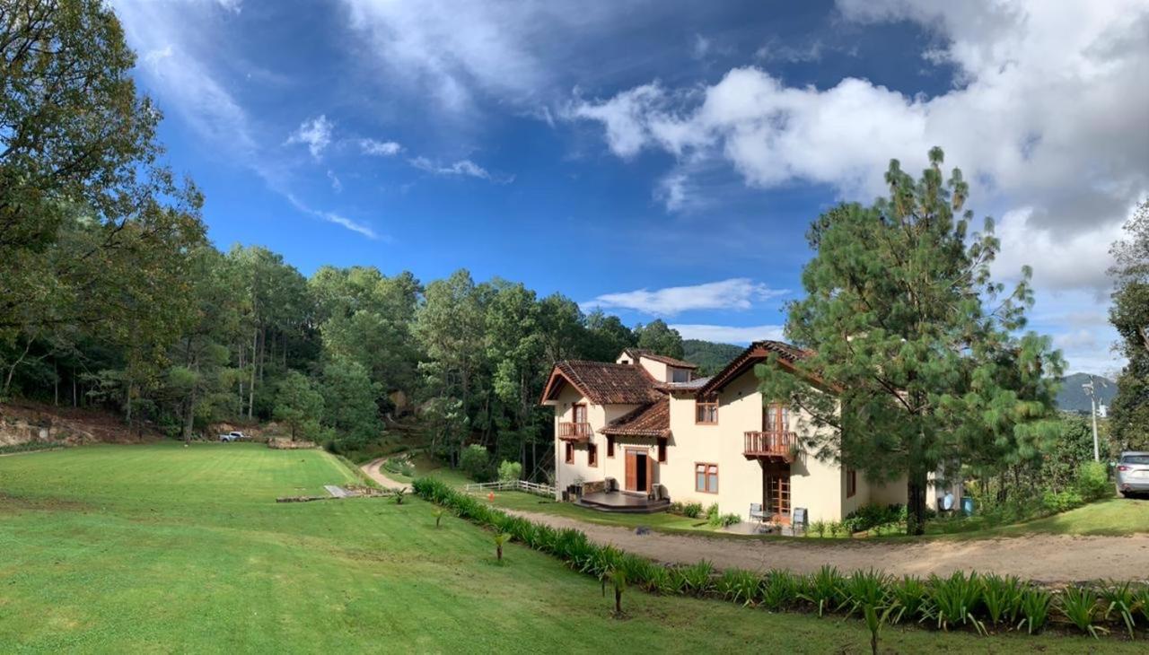 Отель Cortijo La Casona Сан-Кристобаль-де-Ла-Касас Экстерьер фото