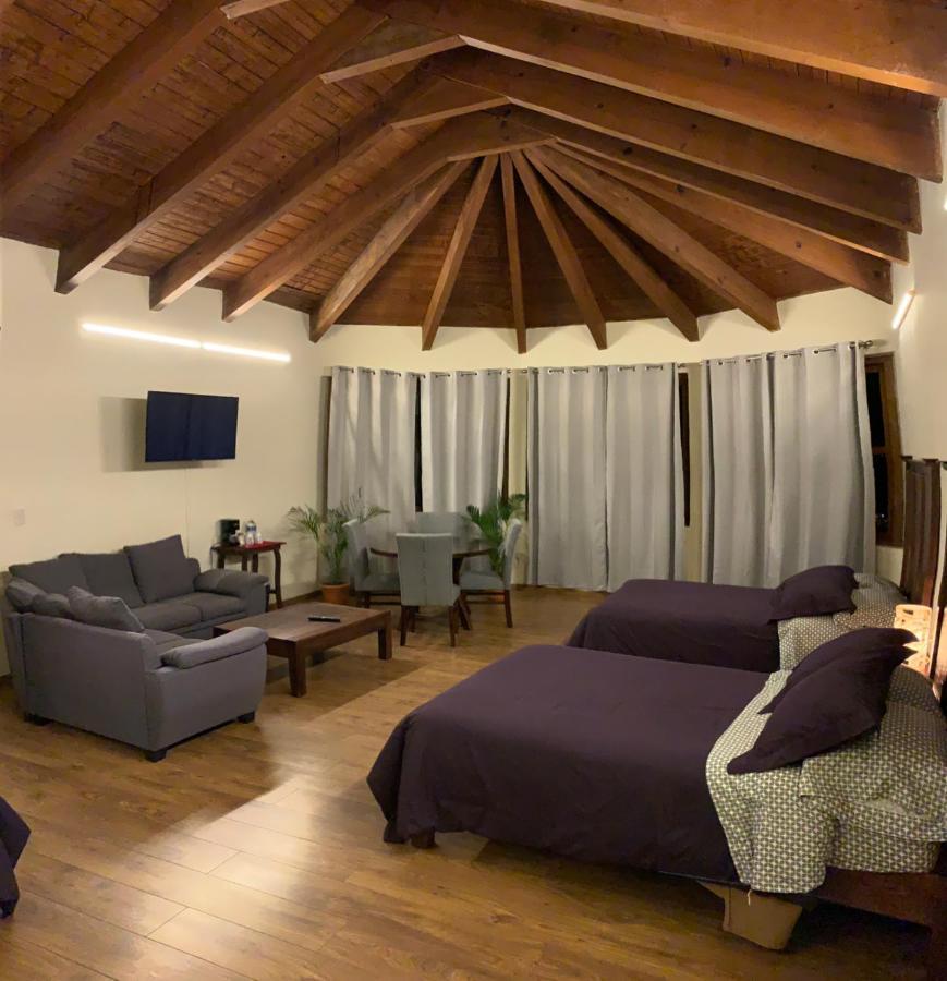 Отель Cortijo La Casona Сан-Кристобаль-де-Ла-Касас Экстерьер фото