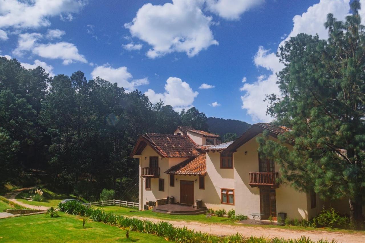Отель Cortijo La Casona Сан-Кристобаль-де-Ла-Касас Экстерьер фото