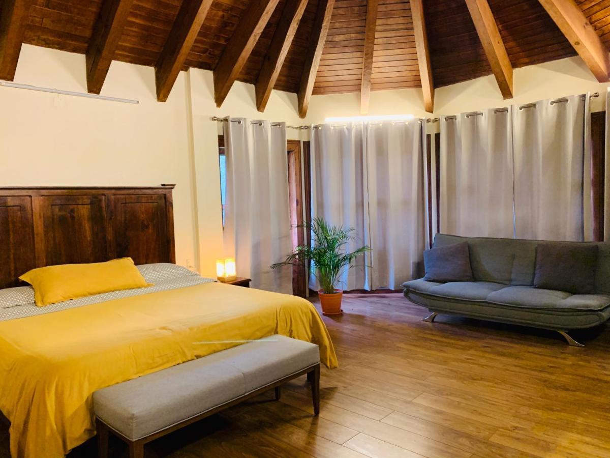 Отель Cortijo La Casona Сан-Кристобаль-де-Ла-Касас Экстерьер фото
