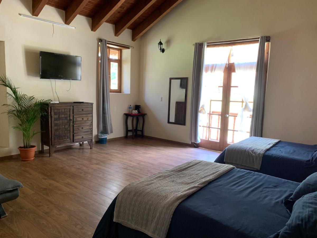 Отель Cortijo La Casona Сан-Кристобаль-де-Ла-Касас Экстерьер фото