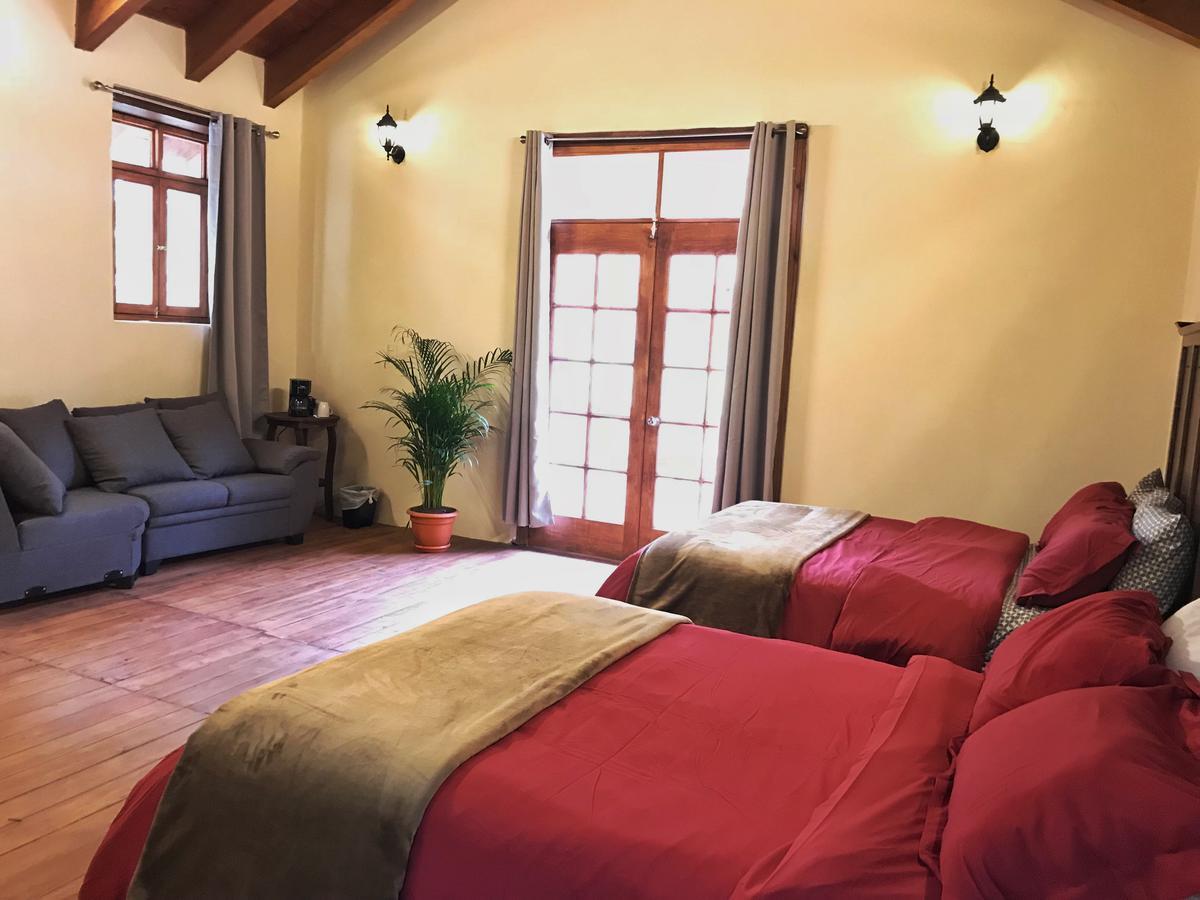 Отель Cortijo La Casona Сан-Кристобаль-де-Ла-Касас Экстерьер фото