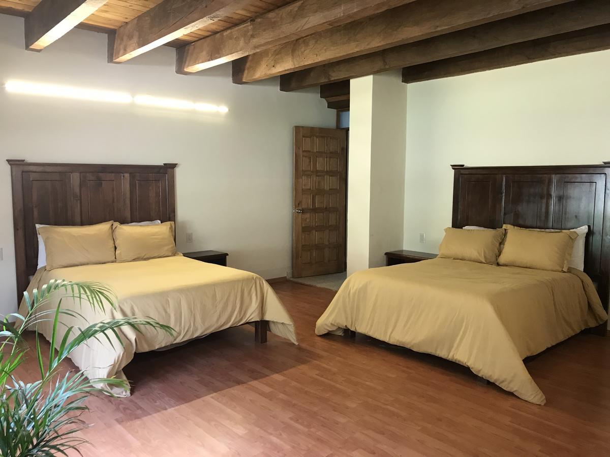 Отель Cortijo La Casona Сан-Кристобаль-де-Ла-Касас Экстерьер фото